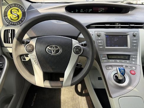 Used 2015 Toyota Prius Two image 28