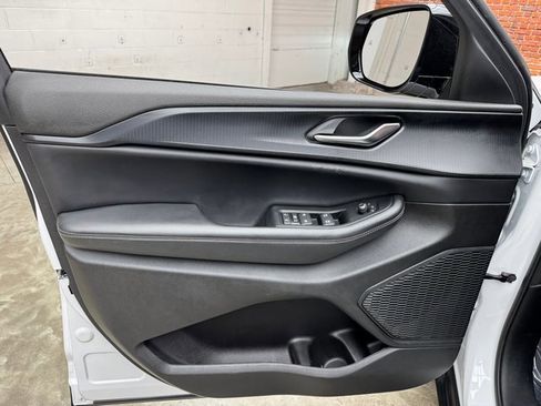 Used 2023 Jeep Grand Cherokee Altitude image 10