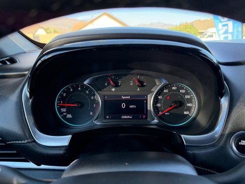 Used 2023 Chevrolet Traverse LT image 30