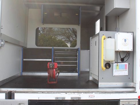 Used 2016 Chevrolet Express 4500 Extended image 35