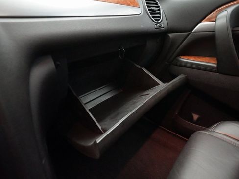 Used 2010 Buick Enclave CXL image 31