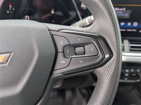 Used 2025 Chevrolet Trax LT FWD image 22