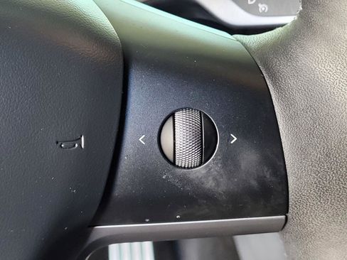 Used 2025 Tesla Model Y Performance AWD/4WD image 30