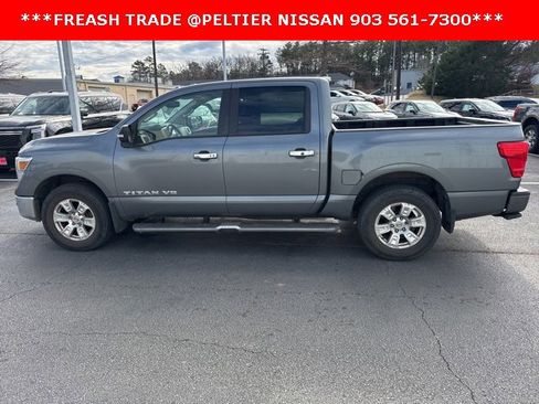Used 2018 Nissan Titan SV w/ SV Convenience Package image 4