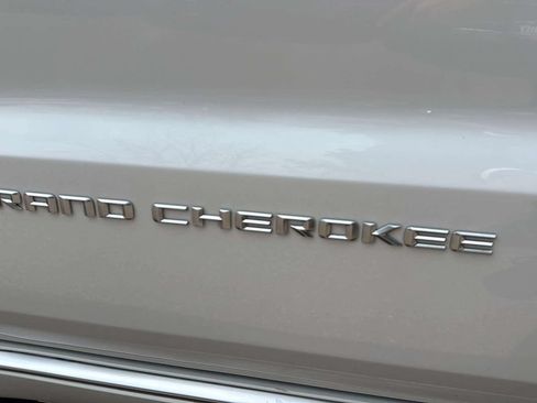 Used 2016 Jeep Grand Cherokee Summit w/ Platinum Series Group AWD/4WD image 23