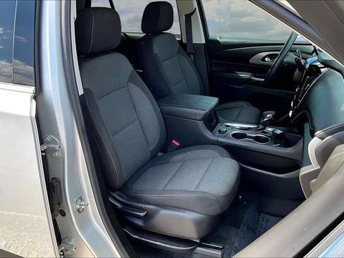 Used 2021 Chevrolet Traverse LS FWD image 32
