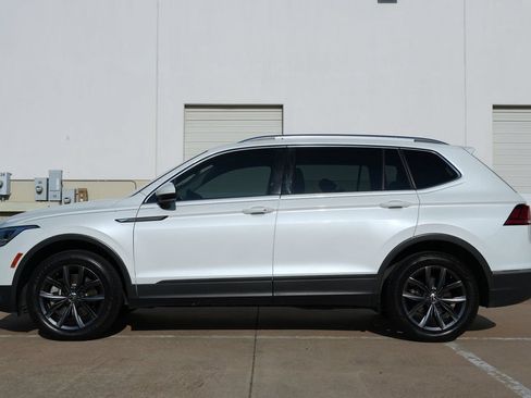 Used 2023 Volkswagen Tiguan SE w/ Panoramic Sunroof Package FWD image 14
