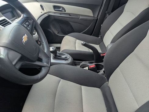 Used 2014 Chevrolet Cruze LS FWD image 8