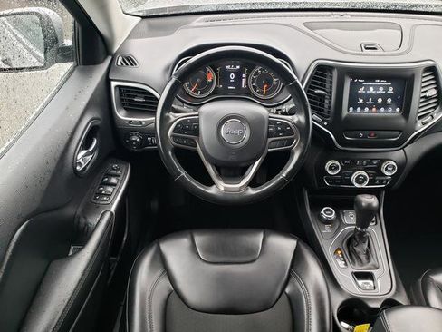 Used 2019 Jeep Cherokee Latitude Plus w/ Cold Weather Group image 16