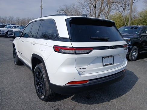 New 2026 Jeep Grand Cherokee Altitude image 4