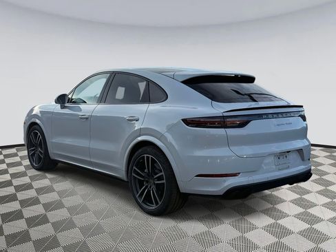 Used 2020 Porsche Cayenne Turbo image 4