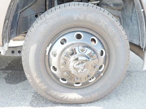 Used 2025 RAM 3500 Limited image 9