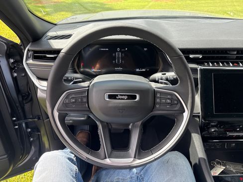 New 2025 Jeep Grand Cherokee Laredo X w/ Luxury Tech Group I image 14