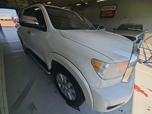 Used 2016 Toyota Sequoia Platinum AWD/4WD image 3