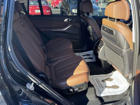 Used 2023 BMW X7 xDrive40i w/ Premium Package image 32