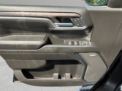 Used 2024 Chevrolet Silverado 1500 LTZ AWD/4WD image 17