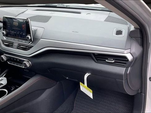 Certified 2025 Nissan Altima 2.5 SR image 15