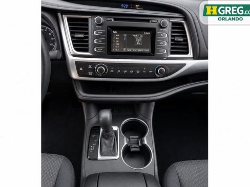 Used 2019 Toyota Highlander LE FWD image 8