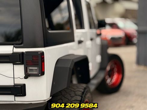 Used 2017 Jeep Wrangler Unlimited Sahara w/ Max Tow Package AWD/4WD image 7