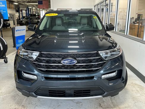 Used 2022 Ford Explorer XLT w/ Equipment Group 202A image 2
