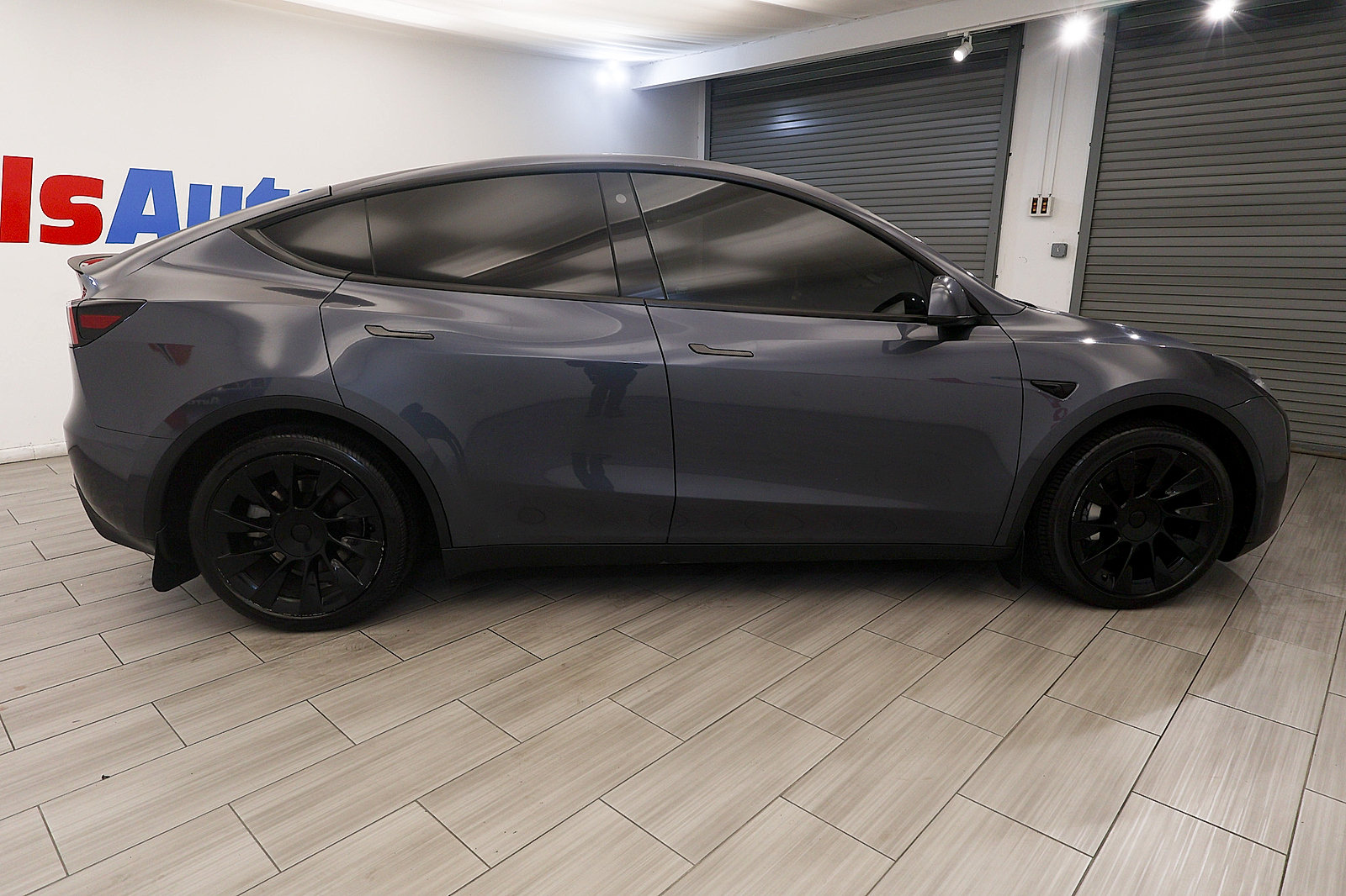Used 2023 Tesla Model Y AWD image 6