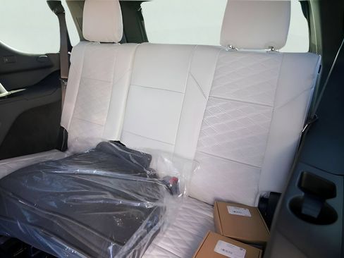 Used 2025 Cadillac Escalade Sport Platinum w/ LPO, Floor Liner Package AWD/4WD image 20