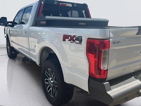 Used 2019 Ford F250 Lariat w/ Lariat Value Package AWD/4WD image 3