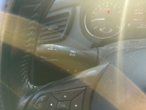 Used 2020 Nissan Rogue SV image 14