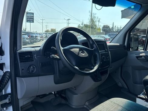 Used 2014 Mercedes-Benz Sprinter 2500 image 23