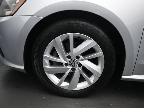 Used 2018 Volkswagen Passat 2.0T SE FWD image 50