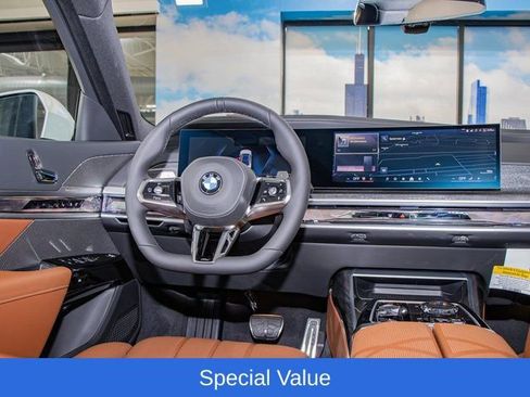 Used 2025 BMW 760i xDrive AWD/4WD image 17