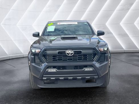 Used 2024 Toyota Tacoma TRD Sport image 2