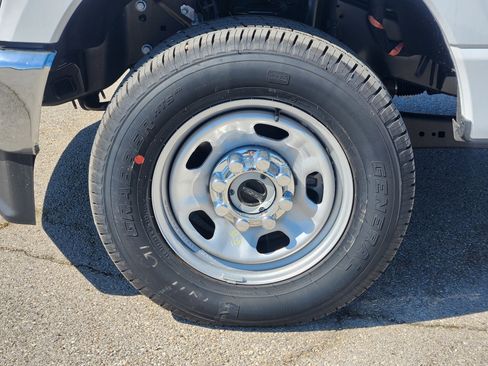 New 2026 Ford F350 XL w/ XL Chrome Package AWD/4WD image 9