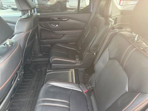 Used 2023 Honda Pilot TrailSport image 10