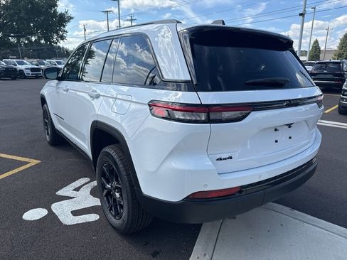 New 2025 Jeep Grand Cherokee Altitude image 5