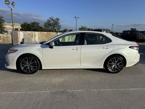 Used 2023 Toyota Camry XLE w/ Navigation Package FWD image 10