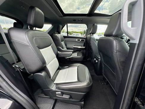 Used 2022 Ford Explorer XLT w/ Equipment Group 202A AWD/4WD image 28