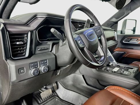 Used 2024 GMC Sierra 2500 Denali Ultimate w/ Max Trailering Package AWD/4WD image 9