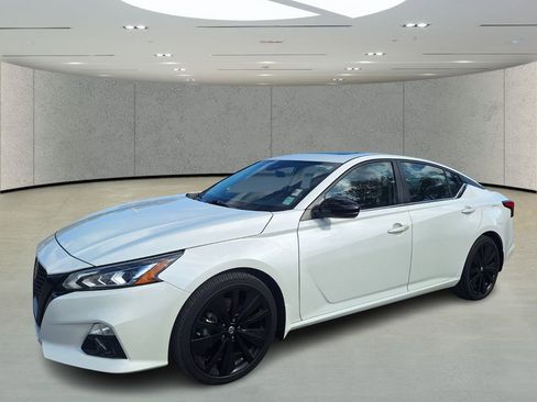 Used 2022 Nissan Altima 2.5 SR w/ Midnight Edition Package image 8