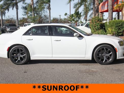 Used 2022 Chrysler 300 Touring L w/ Popular Equipment Group image 4