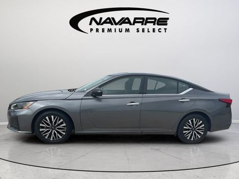 Used 2025 Nissan Altima 2.5 SV FWD image 5