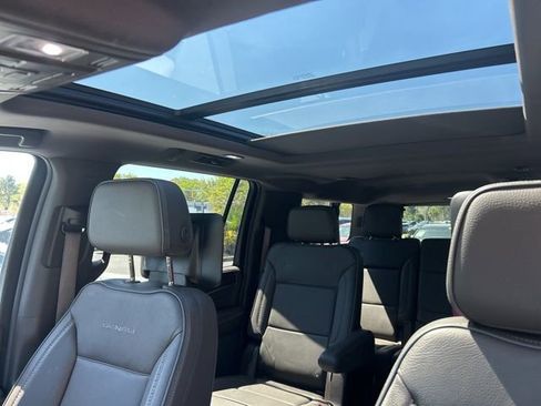 Used 2024 GMC Yukon XL Denali image 8