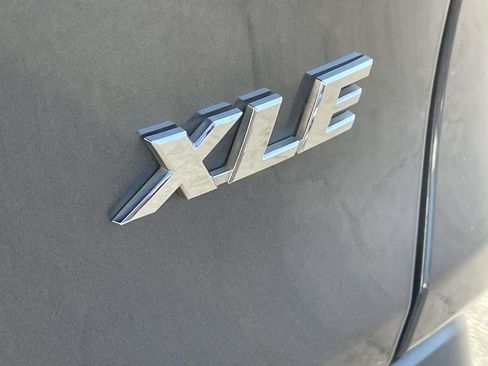 Used 2021 Toyota RAV4 XLE FWD image 9