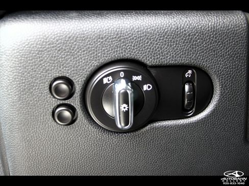 Used 2015 MINI Cooper 4-Door Hardtop w/ Premium Package FWD image 19