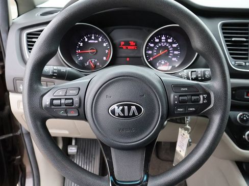 Used 2015 Kia Sedona LX w/ LX Convenience Package FWD image 30