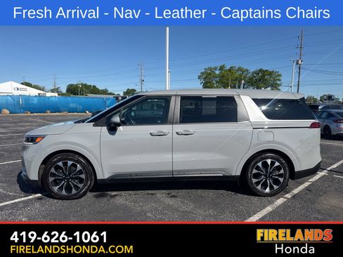 Used 2024 Kia Carnival EX FWD image 1
