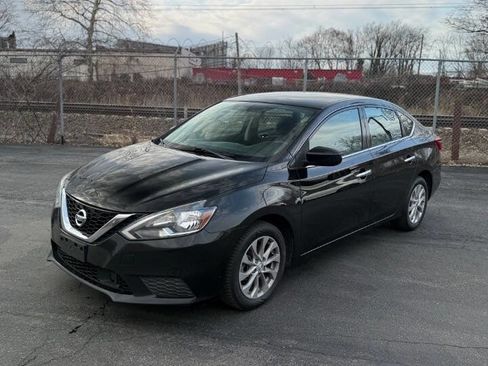 Used 2019 Nissan Sentra SV image 2