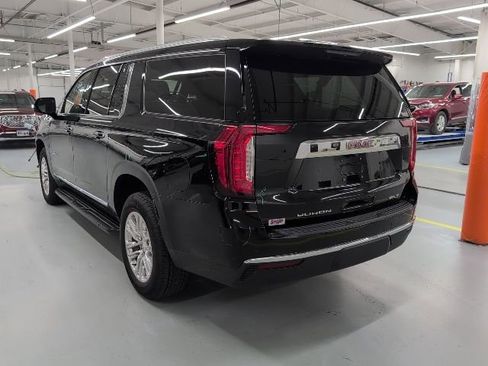Used 2022 GMC Yukon XL SLT w/ SLT Luxury Package AWD/4WD image 2