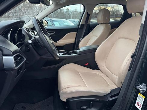 Used 2017 Jaguar F-PACE Premium image 24