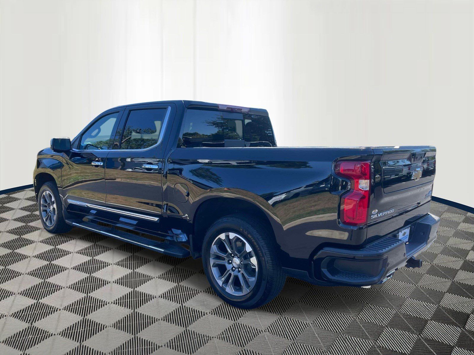 Used 2024 Chevrolet Silverado 1500 High Country w/ Technology Package AWD/4WD image 6